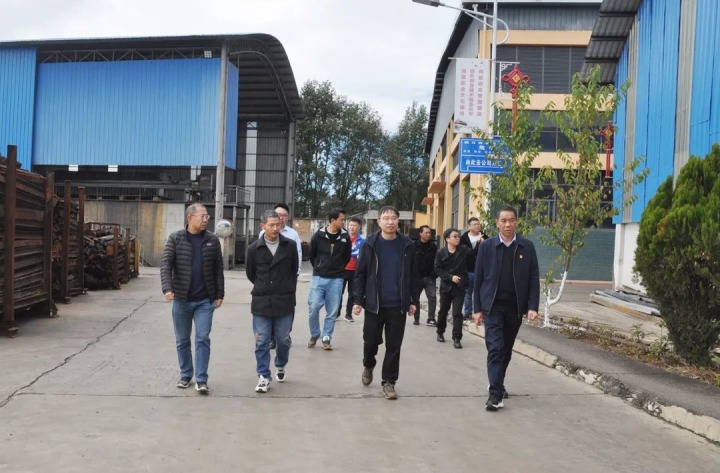曲靖市能源局党组成员、副局长龙光伟一行到陆东煤矿公司督导安全生产工作