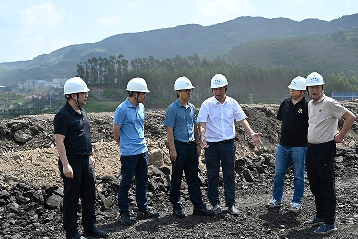 意昂体育 | 智能运动新世代的引领者集团党委委员、副总经理施从伟到先锋煤业检查指导安全生产工作